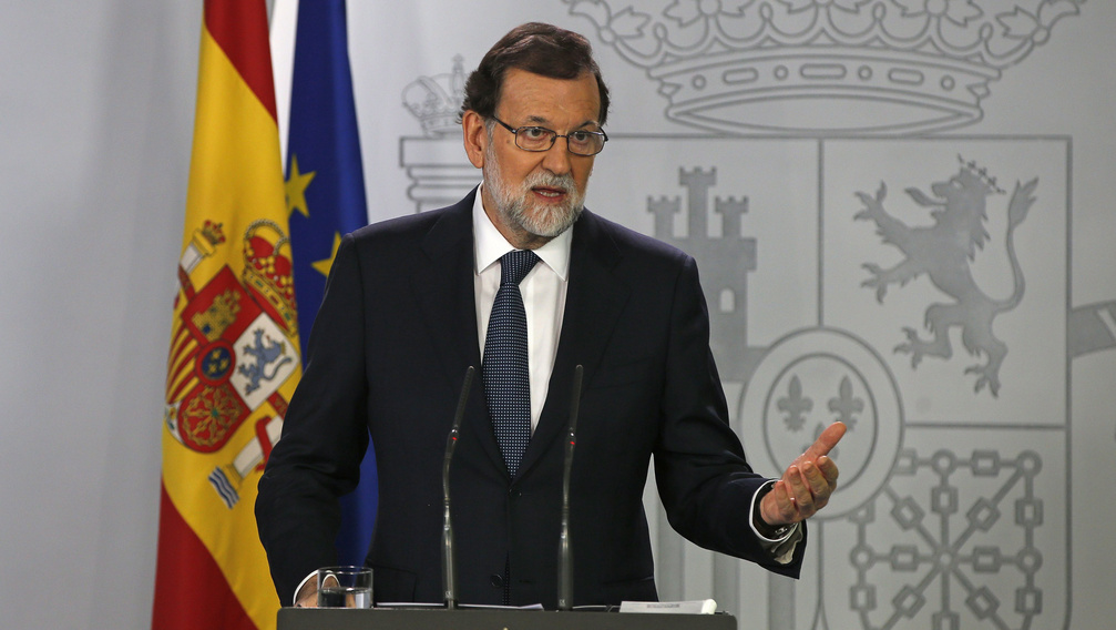 Felfüggeszti Katalónia autonómiáját a kormány