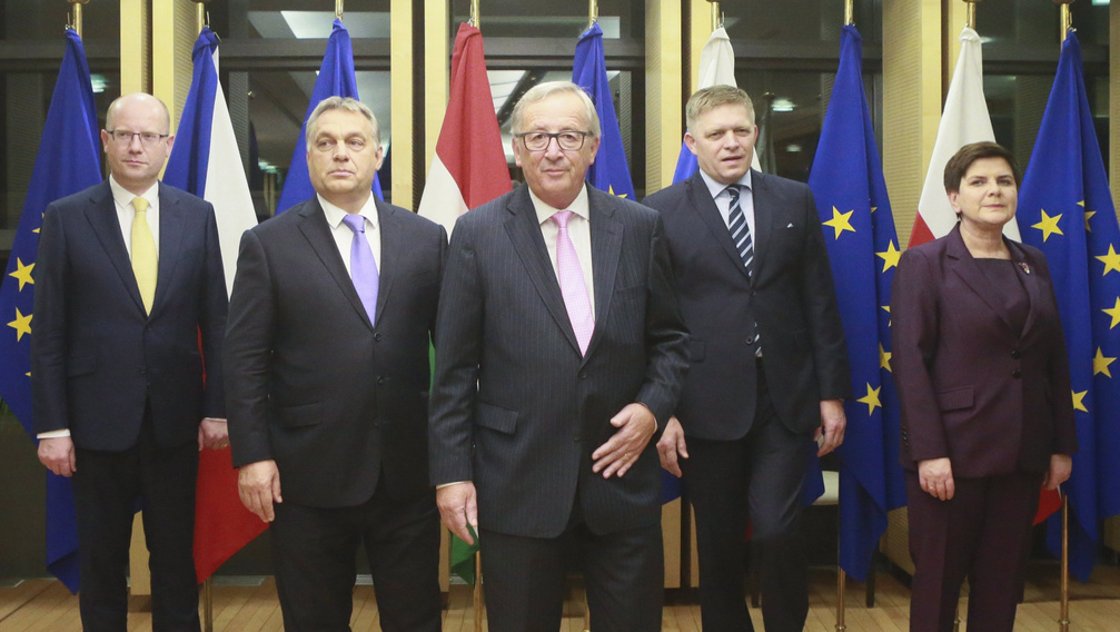 Orbán Viktor fellépést kért Junckertől az ukrán törvény miatt