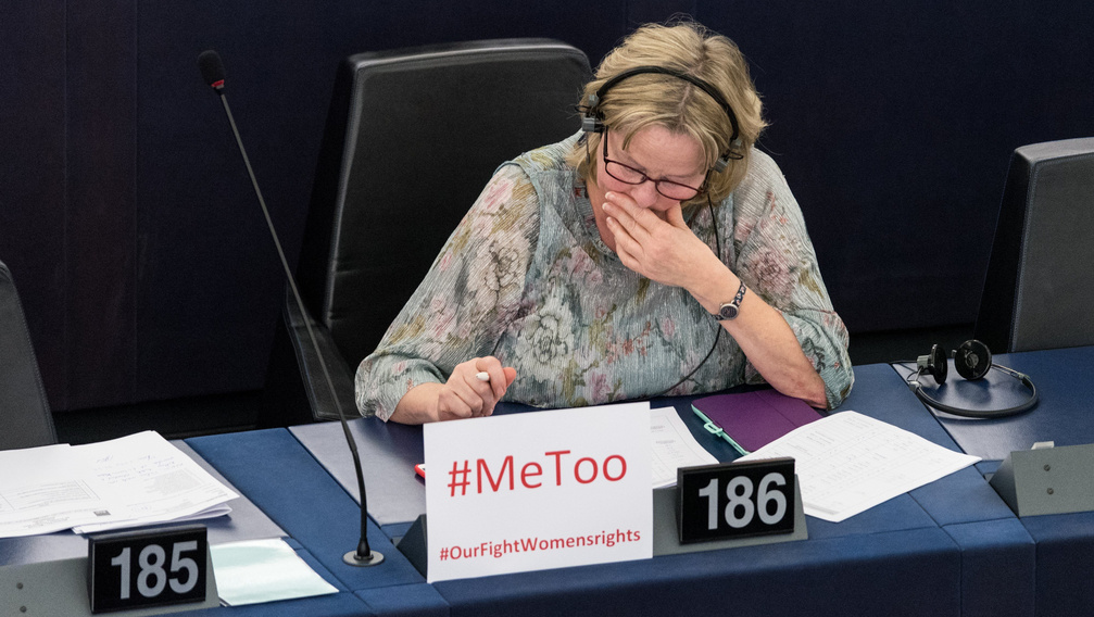 Már az Európai Parlamentben is téma a szexuális zaklatás