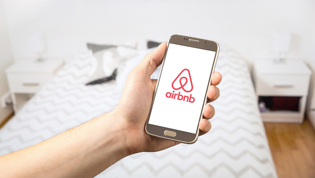 Kapnak egy jó és egy rossz hírt az Airbnb-szolgáltatók