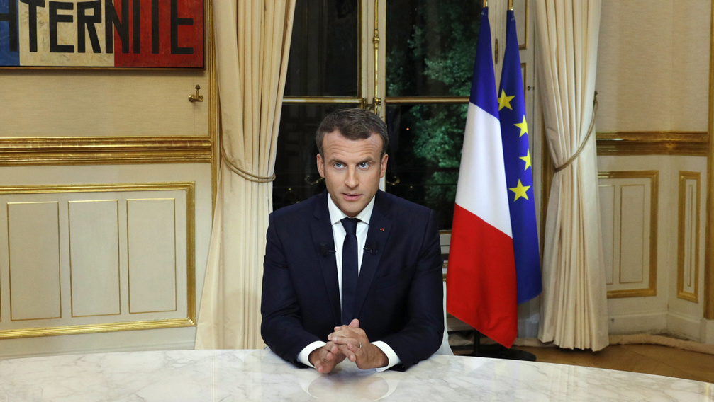 Macron hirtelen döntéssel elutazott Párizsból