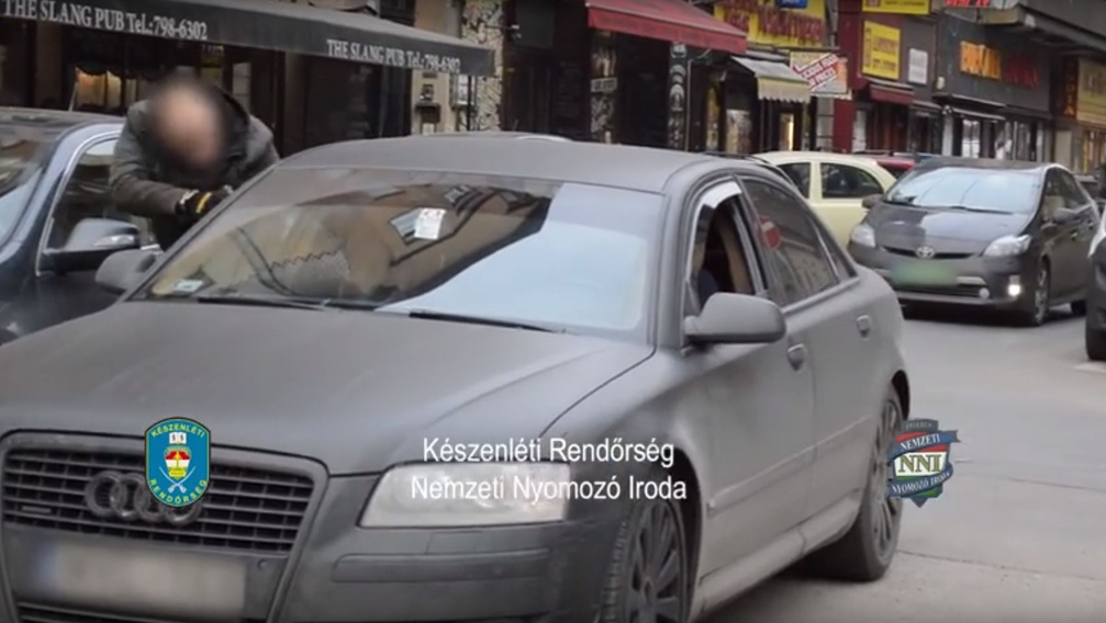 Akciófilmbe illő jelenet: „munka” közben kapcsolták le a drogdílereket – videó