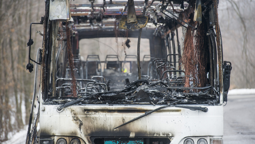 Durva képek: teljesen kiégett egy busz a Mátrában