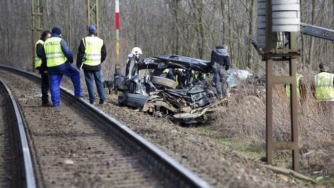 Drámai képek a nagysimonyi vasúti balesetről