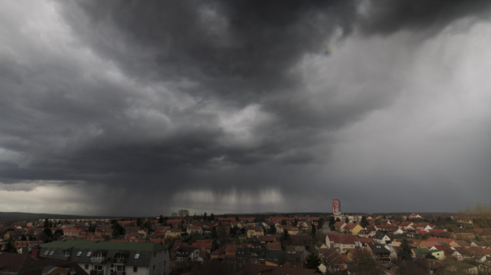 Négy ember halt meg a vihar miatt Tolnában