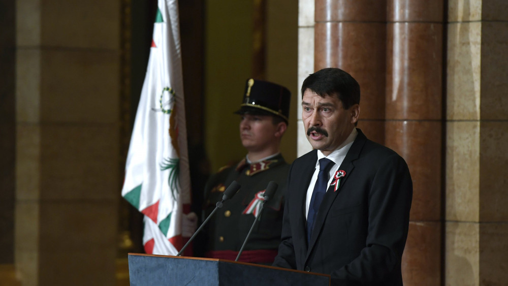 Áder János köztársasági elnök beszédet mond a Kossuth- és Széchenyi-díjak, valamint a Magyar Érdemrend kitüntetéseinek ünnepélyes átadásán az 1848-49-es forradalom és szabadságharc évfordulóján a Parlament kupolacsarnokában 2018. március 15-én.