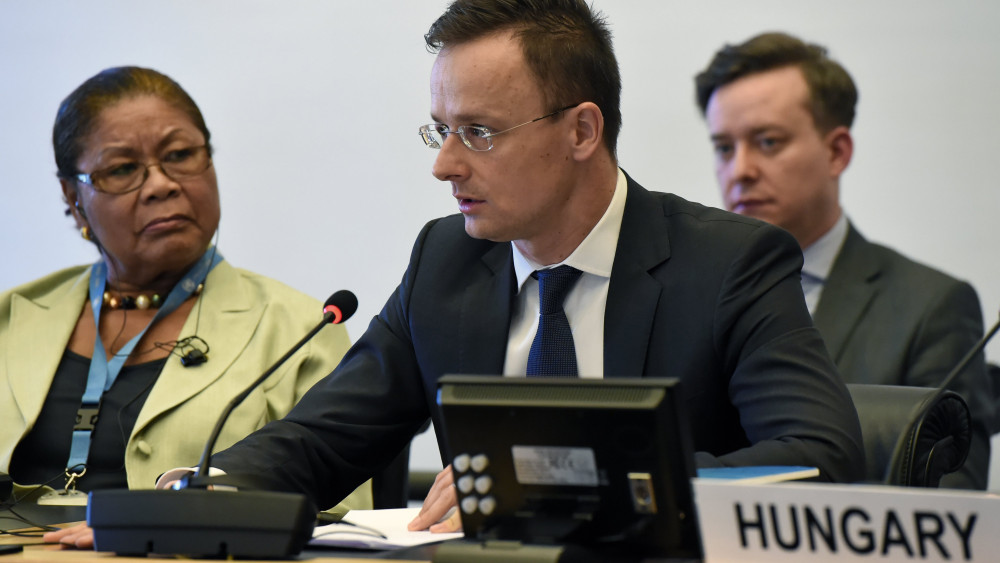 A Külgazdasági és Külügyminisztérium (KKM) által közreadott képen Szijjártó Péter külgazdasági és külügyminiszter beszél az ENSZ Emberi Jogi Tanácsa ülésén Genfben 2018. március 19-én. Szijjártó Péter március 19-én és 20-án részt vesz Magyarország ICCPR (Polgári és Politikai Jogok Nemzetközi Egyezségokmánya) alatti kormányjelentésének védésén az ENSZ Emberi Jogi Tanácsa előtt.