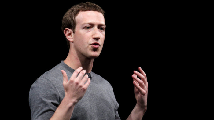 Megszólalt a Facebook-vezér: ez történik a botrány után