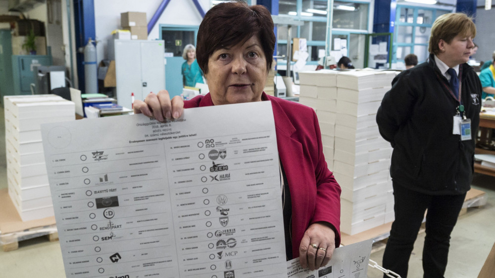 230 tonna papír: nyomtatják a szavazólapokat