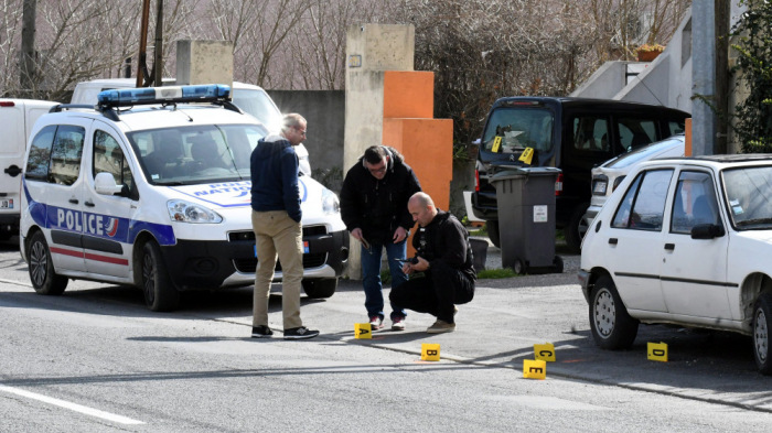 Túszokat ejtett egy fegyveres Franciaországban: legalább két halottról szólnak a jelentések