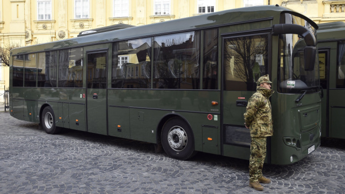 Hadrendbe álltak az új magyar autóbuszok - kégaléria