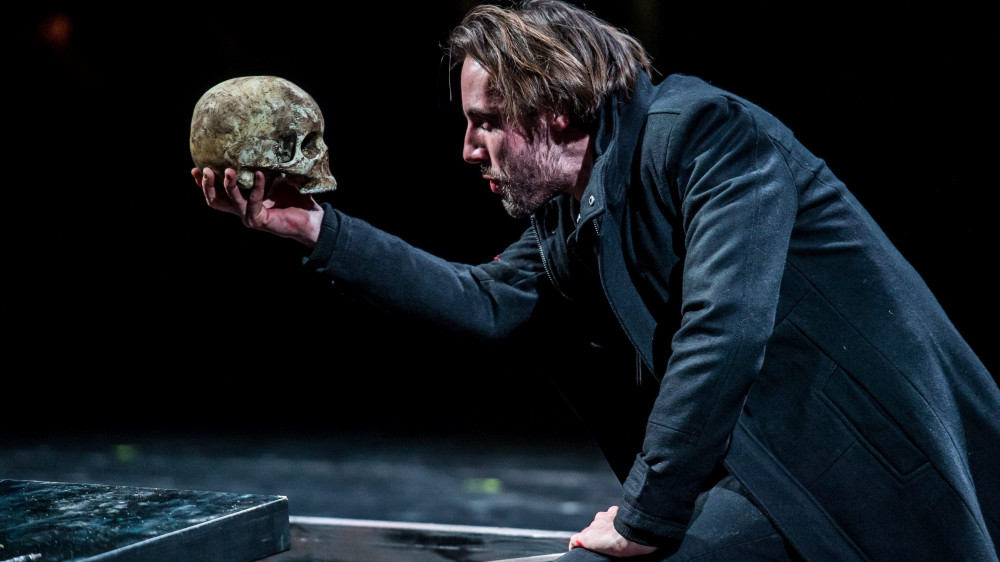 Porogi Ádám Hamlet szerepében William Shakespeare Hamlet című tragédiájának próbáján a kecskeméti Katona József Színházban 2016. február 10-én. A színdarabot február 12-én mutatják be Rusznyák Gábor rendezésében. 