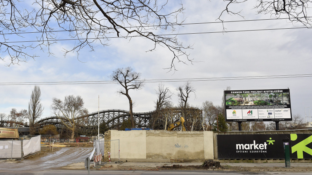 A Pannon Park építési területe az egykori Vidámpark területén a Városligetben 2017. december 13-án. Megkezdődtek a Kárpát-medence múltbéli élővilágát bemutató komplexum kivitelezési munkálatai.