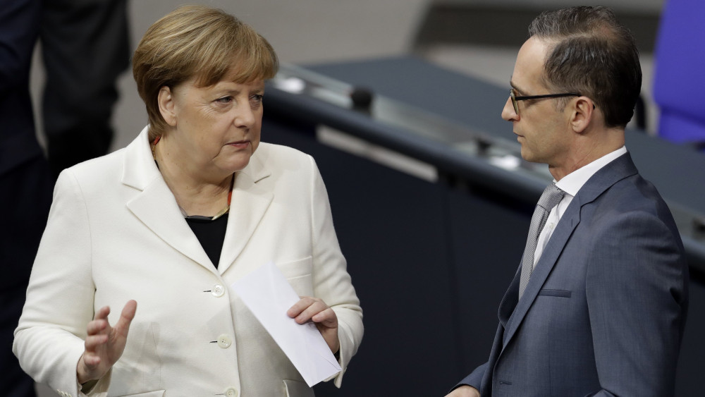 Berlin, 2018. március 14.Angela Merkel német kancellár és Heiko Maas kijelölt külügyminiszter a parlament 2018. március 14-i ülésén Berlinben. Az ülésen választják meg Merkelt negyedik alkalommal kancellárrá. (MTI/AP/Michael Sohn)