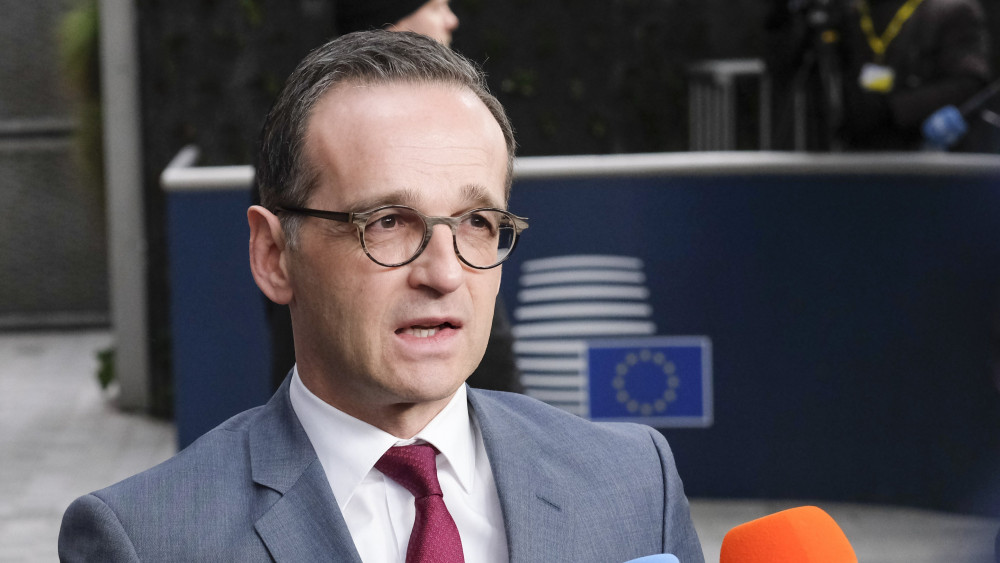 Brüsszel, 2018. március 19.Heiko Maas új német külügyminiszter nyilatkozik a sajtó képviselőinek, amikor az európai uniós tagállamok külügyminisztereinek tanácskozására érkezik Brüsszelben 2018. március 19-én. (MTI/EPA/Olivier Hoslet)