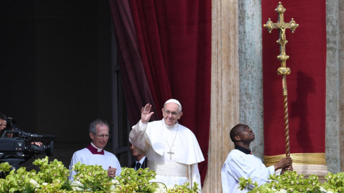 Reményt és méltóságot kért a világnak a pápa