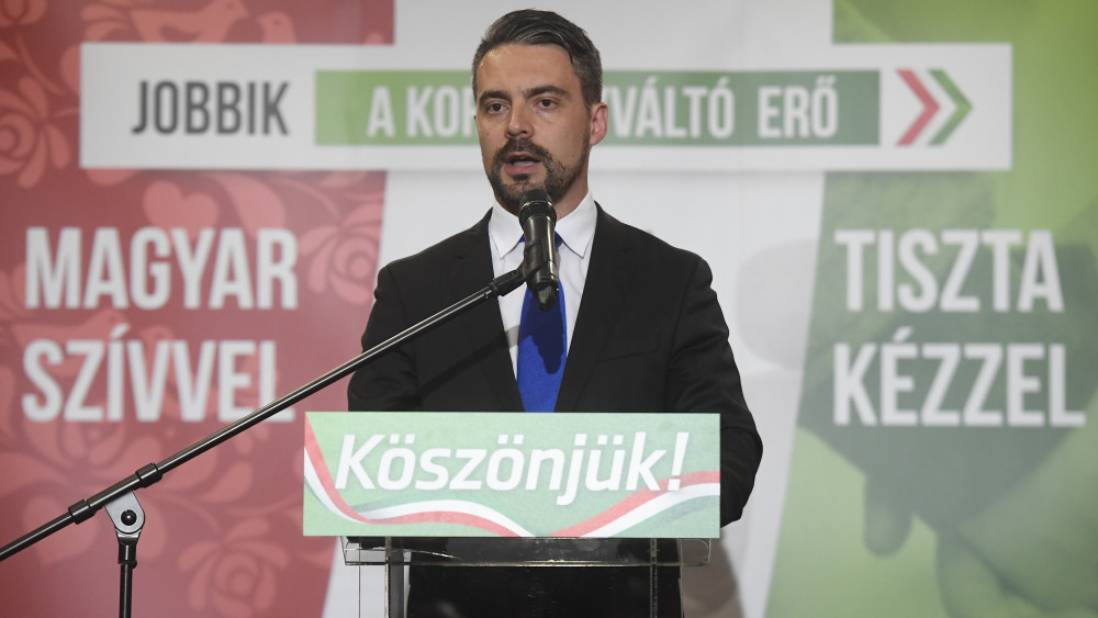 Vona Gábor, a Jobbik elnöke sajtótájékoztatót tart a párt választási eredményváró rendezvényén a budapesti Aquincum Hotelben 2018. április 8-án. Vona Gábor lemond elnöki tisztségéről.