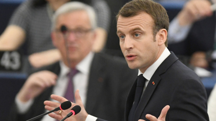 Kemény bírálatokat kapott Emmanuel Macron
