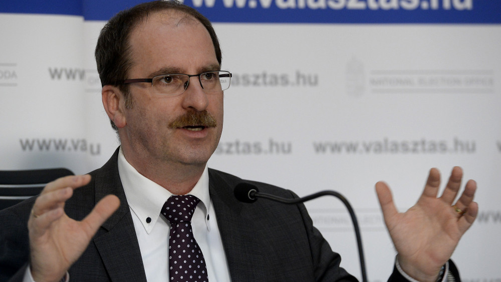 Patyi András, a Nemzeti Választási Bizottság (NVB) elnöke a Nemzeti Választási Iroda (NVI) budapesti székházában tartott sajtótájékoztatón az országgyűlési képviselő-választás napján, 2018. április 8-án.