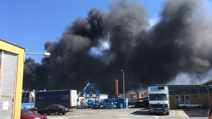 Lángokban állt a szombathelyi Falco gyár egy része - videó