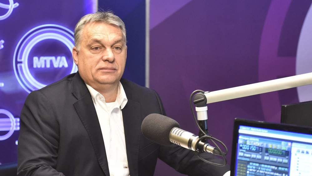 Orbán Viktor miniszterelnök a Kossuth Rádió stúdiójában, ahol interjút ad a 180 perc című műsorban 2017. december 22-én.