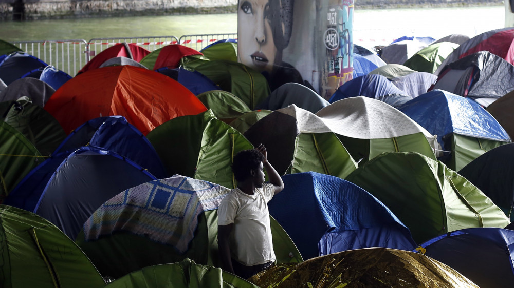 Párizs, 2018. április 4.Migránsok sátortábora a párizsi Saint-Denis-csatorna partján 2018. április 4-én. (MTI/AP/Thibault Camus)