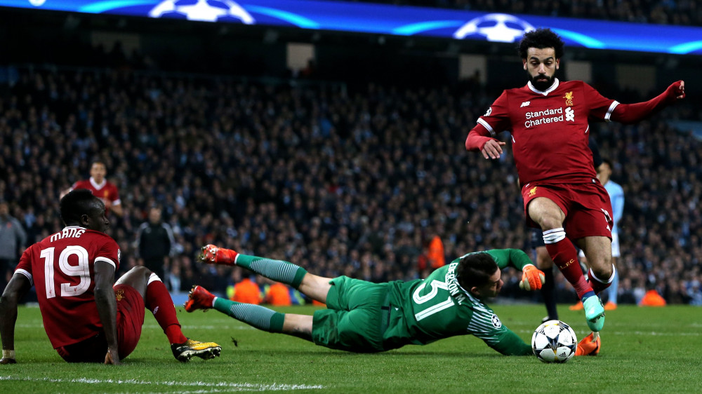 Manchester, 2018. április 11.Mohamed Salah, a Liverpool játékosa gólt lő a labdarúgó Bajnokok Ligája negyeddöntőjének Liverpool elleni visszavágó mérkőzésén a manchesteri Etihad Stadionban 2018. április 10-én. Az FC Liverpool 2-1-re győzött és az elődöntőbe jutott. (MTI/EPA/Nigel Roddis)