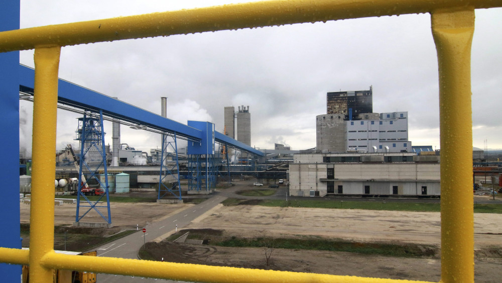 A Nitrogénművek Zrt. üzeme Pétfürdőn 2015. december 2-án. Másfélszeresére növekszik a műtrágyát gyártó cég termelési kapacitása 2018-ra, a mintegy 300 millió eurós beruházás első üteme decemberben zárul.