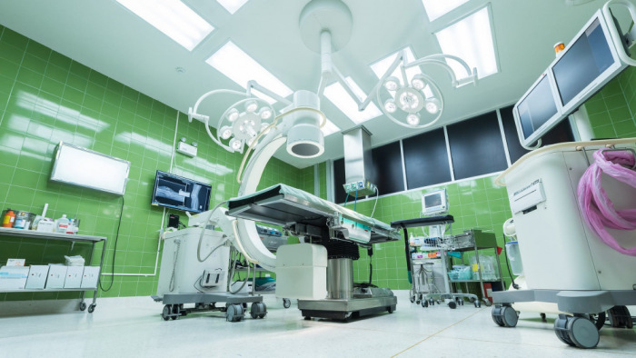 Robotsebész és helikopterleszálló is lesz a szuperkórházban