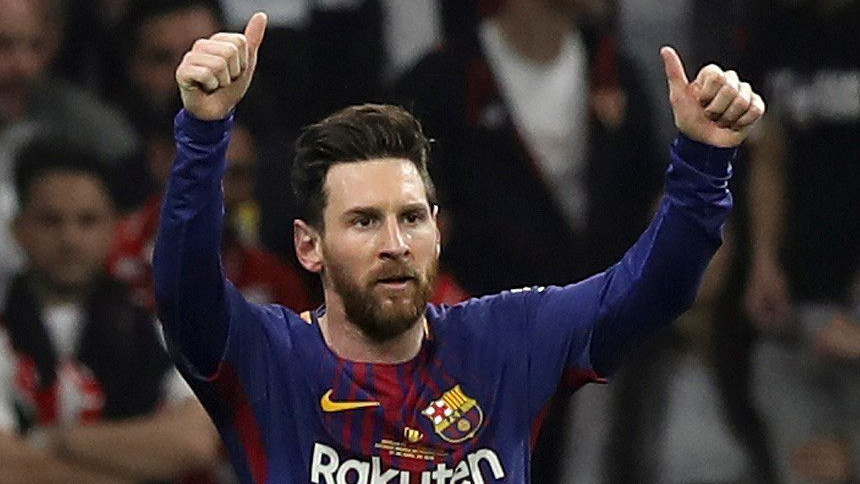 Madrid, 2018. április 22.Lionel Messi, az FC Barcelona argentin csatára örül a Sevilla elleni góljának a labdarúgó spanyol Király Kupa döntőjében a madridi Wanda Metropolitano stadionban 2018. április 21-én. A Barcelona 5-0-ra győzött, és sorozatban negyedszer lett kupagyőztes. (MTI/EPA/Ballesteros)