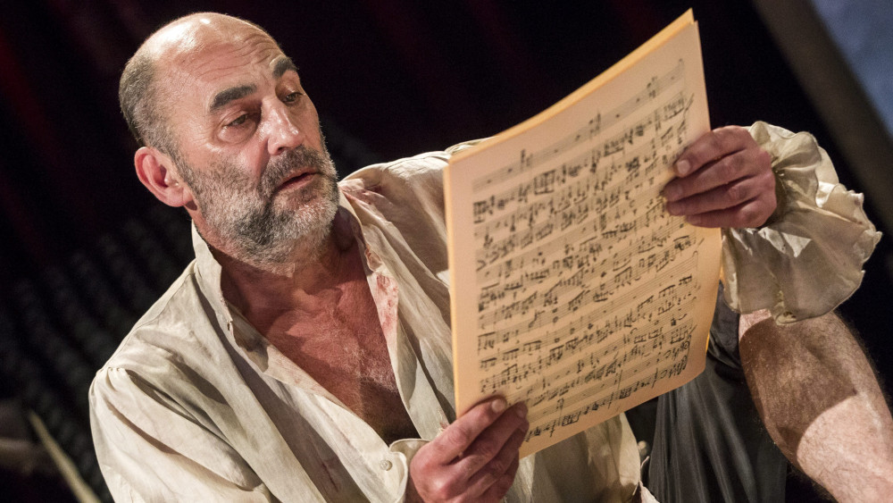 Kulka János Antonio Salieri szerepében Peter Shaffer Amadeus című színművének próbáján a Belvárosi Színházban 2014. június 17-én. A színdarabot június 18-án mutatják be Szikszai Rémusz rendezésében.