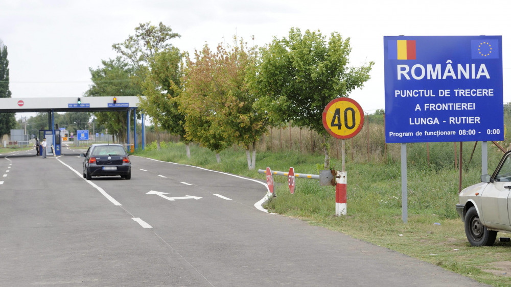 6649-en mondták vasárnap a román határon, hogy a háború elől jönnek