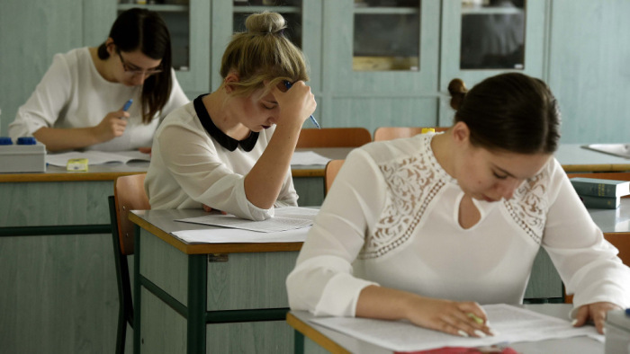 A magyar nyelv és irodalom írásbelikkel folytatódnak az érettségi vizsgák