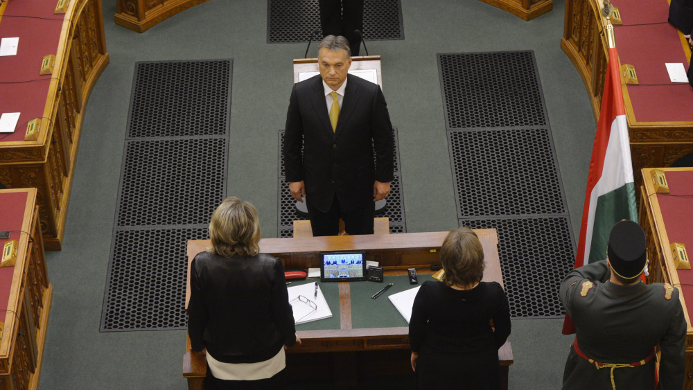 Orbán Viktor megválasztott miniszterelnök, mielőtt esküt tesz az Országgyűlés ülésén 2014. május 10-én.
