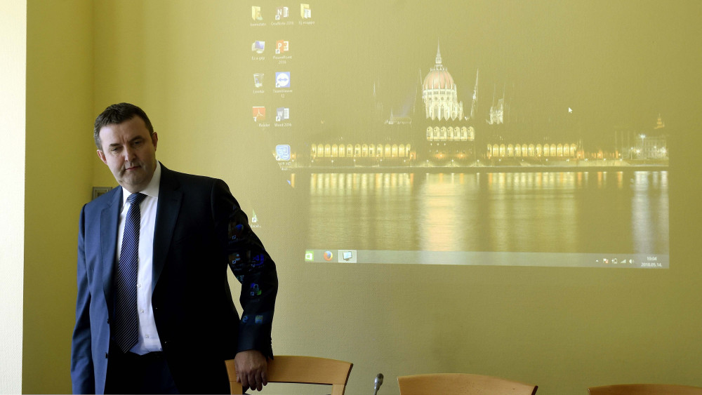 Palkovics László innovációért és technológiáért felelős miniszterjelölt érkezik kinevezés előtti meghallgatására az Országgyűlés fenntartható fejlődés bizottságának ülésére az Országgyűlés Irodaházában 2018. május 14-én.