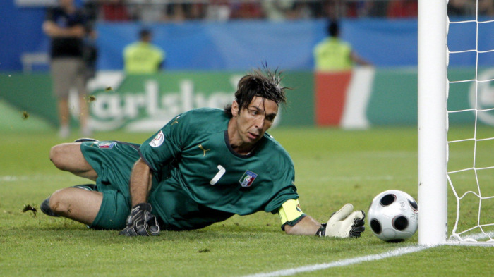 Gigi Buffon futballtörténelmi mérföldkőhöz ért