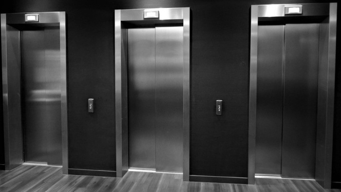Vészesen elavultak a liftek a társasházakban