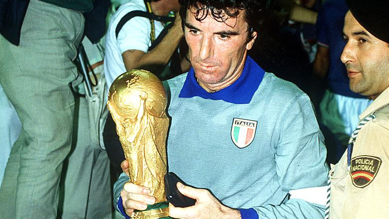 A vb-történet ötven legjobb futballistája: 26. Dino Zoff - a nagypapa világbajnok lesz