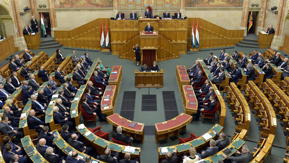 Orbán Viktor miniszterelnök beszédet mond az új kormány tagjainak eskütétele előtt az Országgyűlés plenáris ülésén 2018. május 18-án.