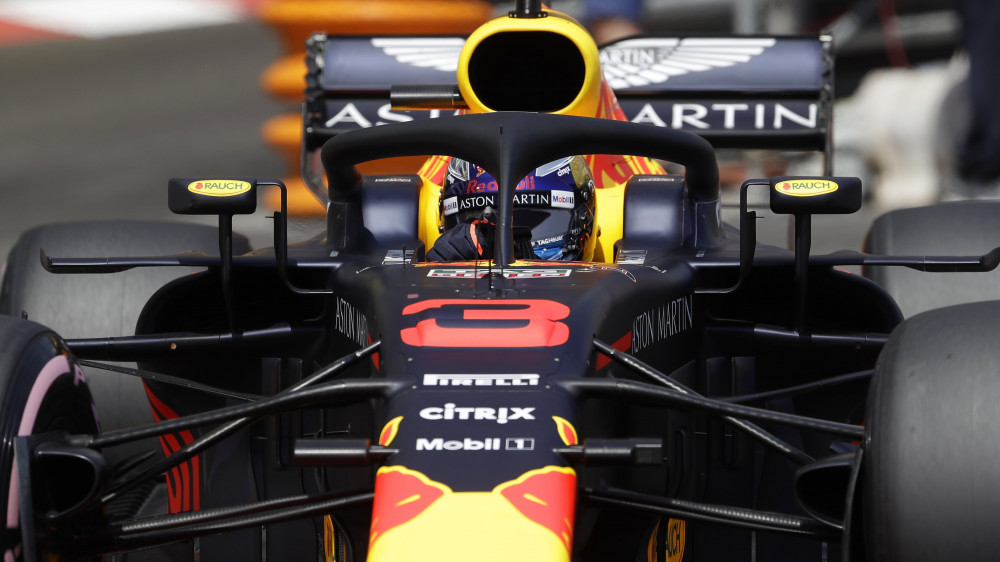 Monte-Carlo, 2018. május 26.Daniel Ricciardo, a Red Bull ausztrál versenyzője a Forma-1-es autós gyorsasági világbajnokság Monacói Nagydíjának időmérő edzésén a monte-carlói utcai pályán 2018. május 26-án, egy nappal a futam előtt. (MTI/AP/Luca Bruno)