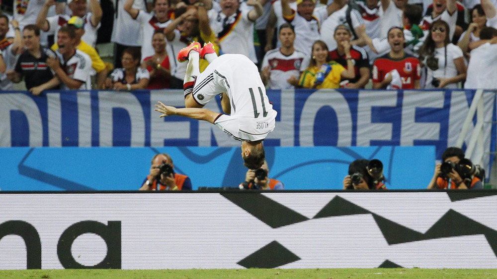 Fortaleza, 2014. június 21.A német Miroslav Klose, miután gólt rúgott Ghána ellen a brazíliai labdarúgó-világbajnokság G csoportjának második fordulójában a fortalezai Castelao Stadionban 2014. június 21-én. (MTI/EPA/Szerhij Dolzsenko)