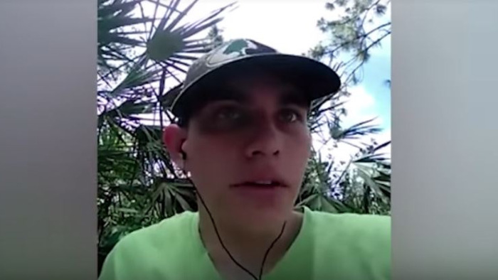 Ezeken a videókon üzent a lövöldözés előtt a 19 éves tömeggyilkos - 18+