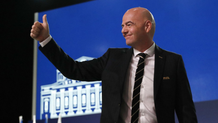 A FIFA-elnök a gépre bízná, hogy melyik focista mennyibe kerülhet