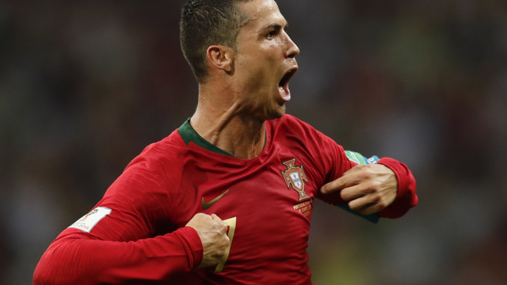 Szocsi, 2018. június 15.A portugál Cristiano Ronaldo ünnepel harmadik gólja után az oroszországi labdarúgó-világbajnokság B csoportjának első fordulójában játszott Portugália - Spanyolország mérkőzésen a Fist Olimpiai Stadionban, Szocsiban 2018. június 15-én. A találkozó 3-3-as döntetlennel ért véget. (MTI/EPA/Ronald Wittek)