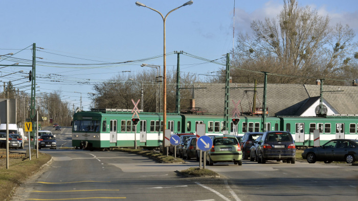 Egyszerűsödik a tömegközlekedés Budapest és Gödöllő között