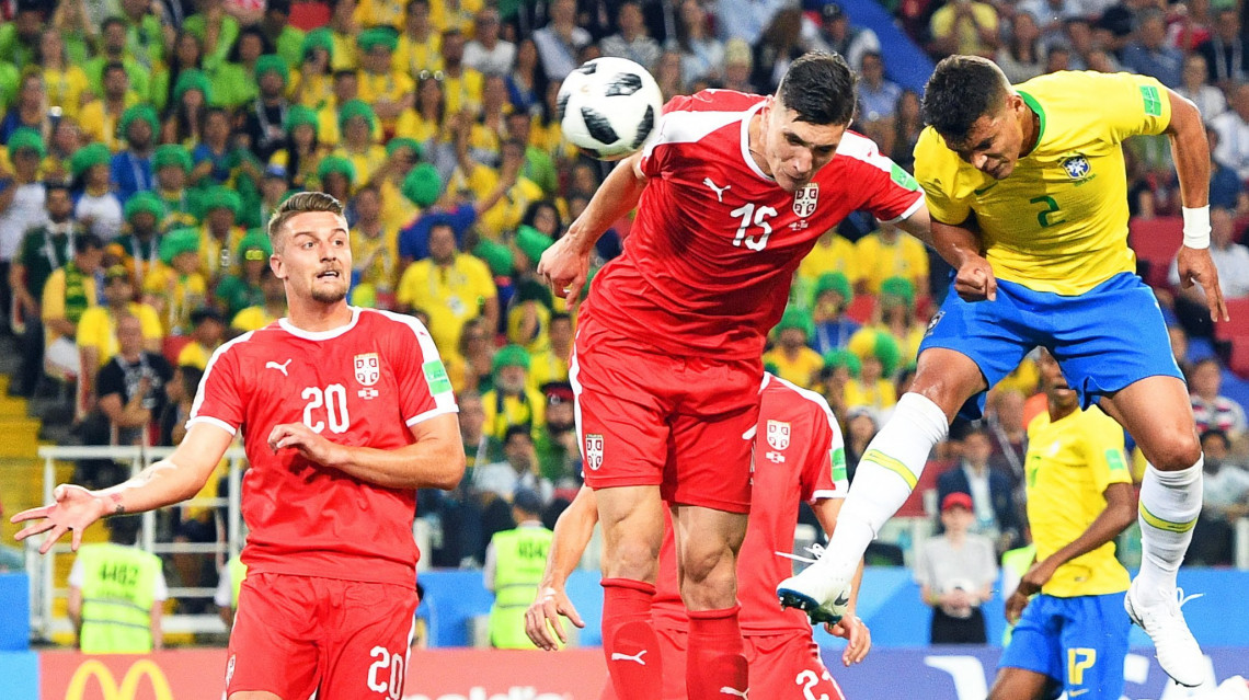 Moszkva, 2018. június 27.A brazil Thiago Silva (2) befejeli csapata második gólját a Szerbia  Brazília mérkőzésen, az oroszországi labdarúgó-világbajnokság E csoportjának harmadik fordulójában a moszkvai Szpartak Stadionban 2018. június 27-én. (MTI/EPA/Facundo Arrizabalaga)