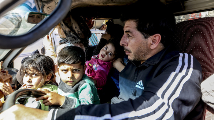 Ezerszám menekülnek a szíriaiak az izraeli határra