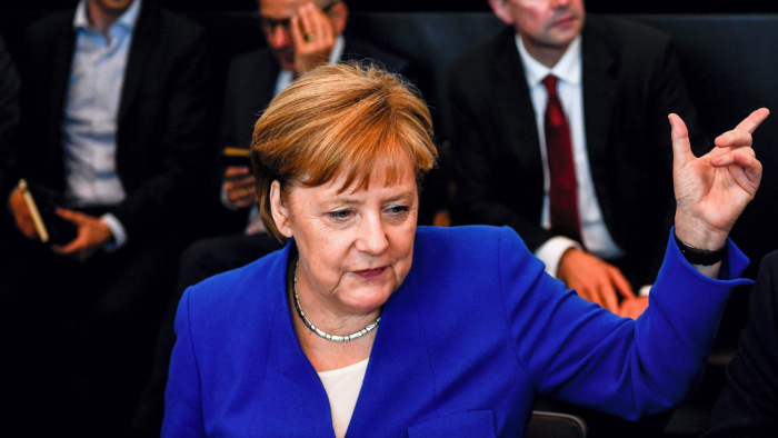 Ellentmondott Merkelnek, felmentették