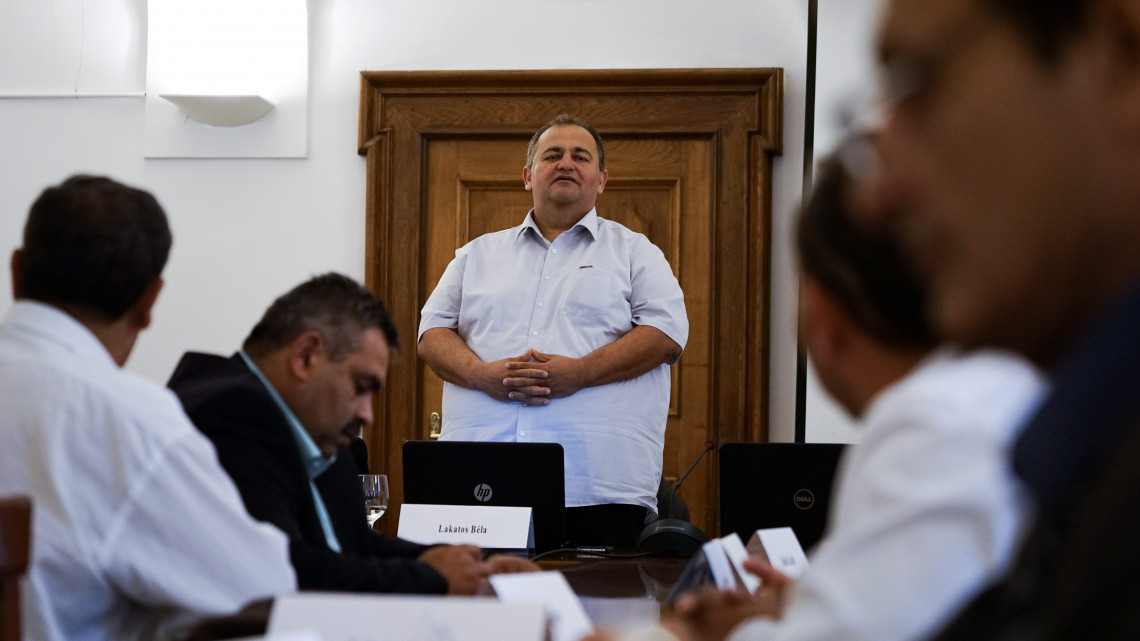 Lakatos Béla Ács polgármestere beszél az I. Országos roma polgármesteri konferencián Budapesten 2015. május 28-án.
