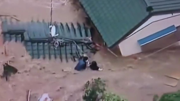 Döbbenetes károkat okozott az áradás Japánban